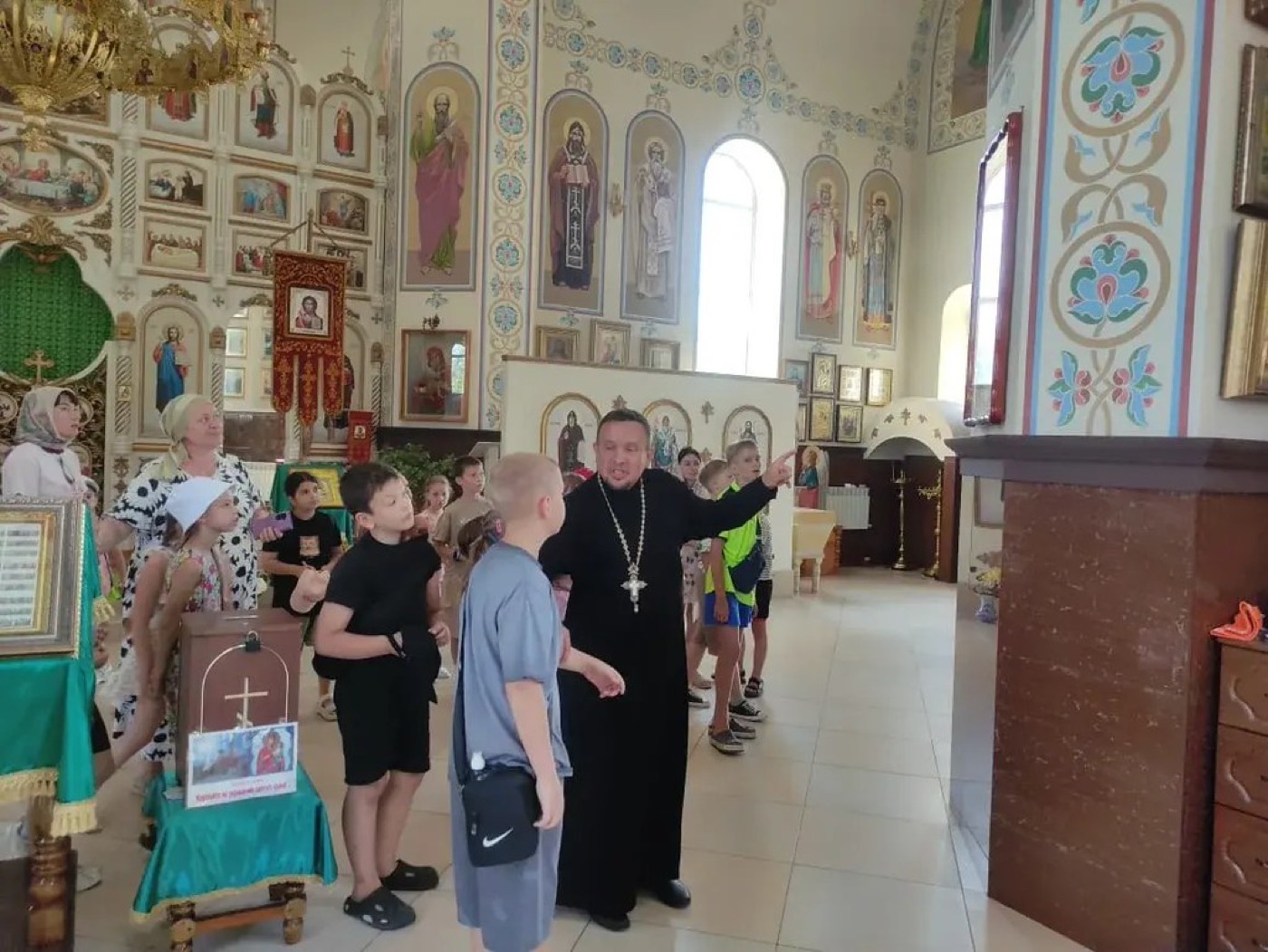 Воспитанники лагеря в храме