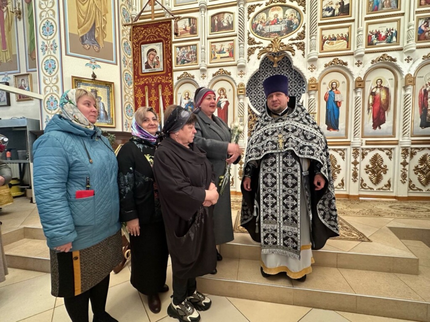 Прихожане храма Иверской иконы Божией Матери