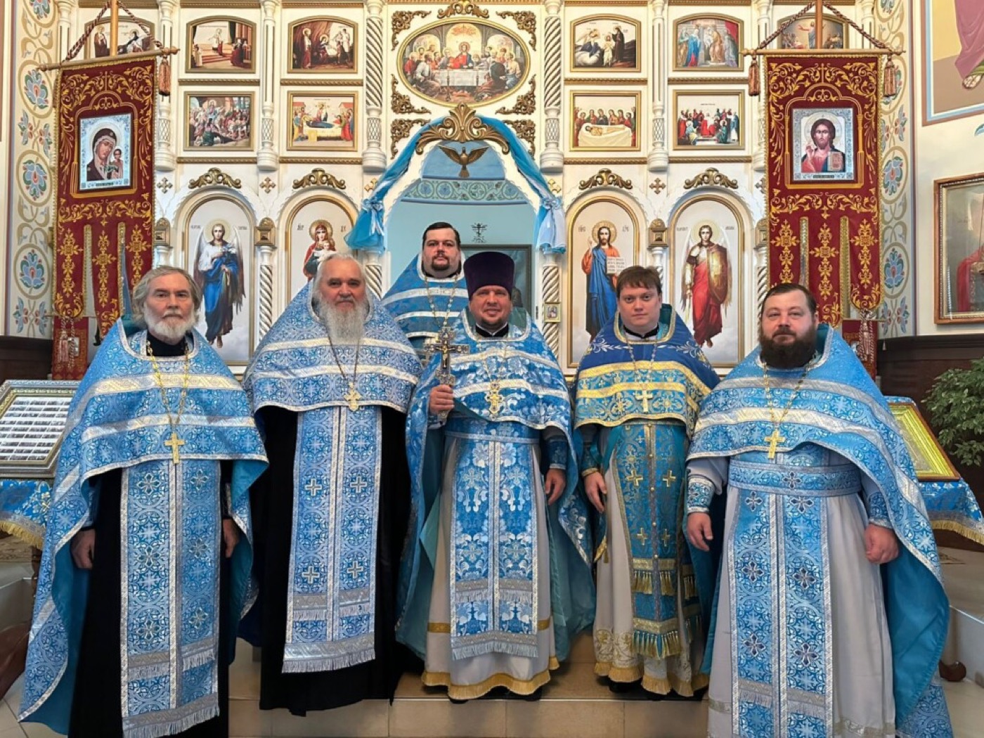 Праздничное богослужение в храме