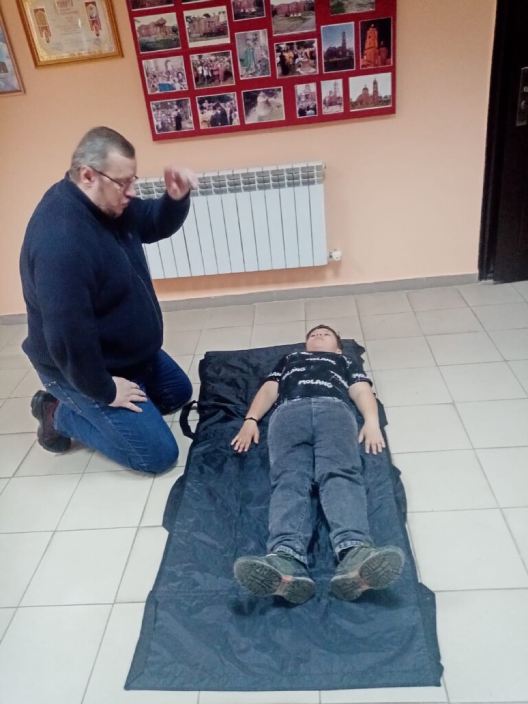 Ученики учатся правильным действиям при травме