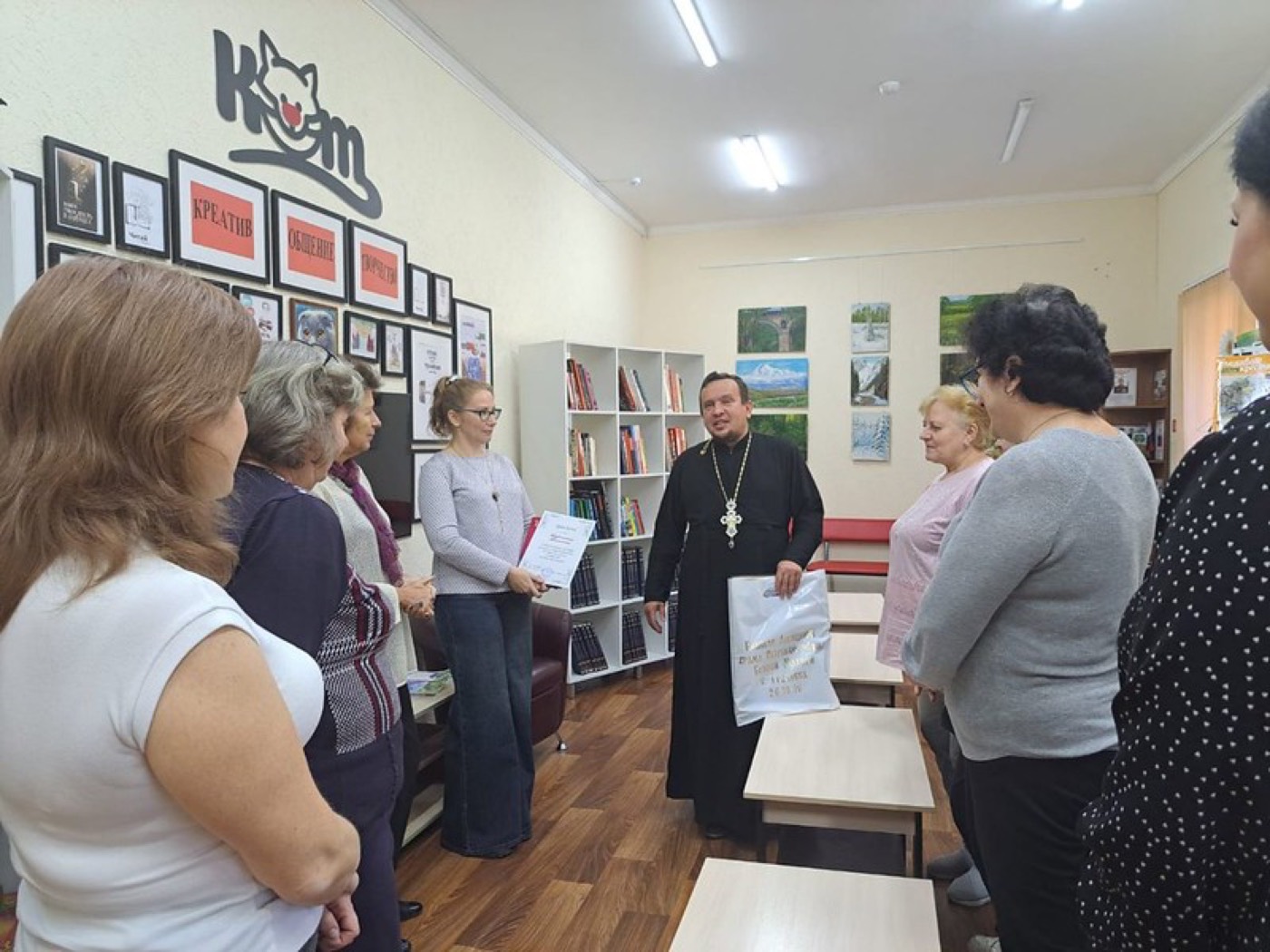 Награждение победительницы викторины